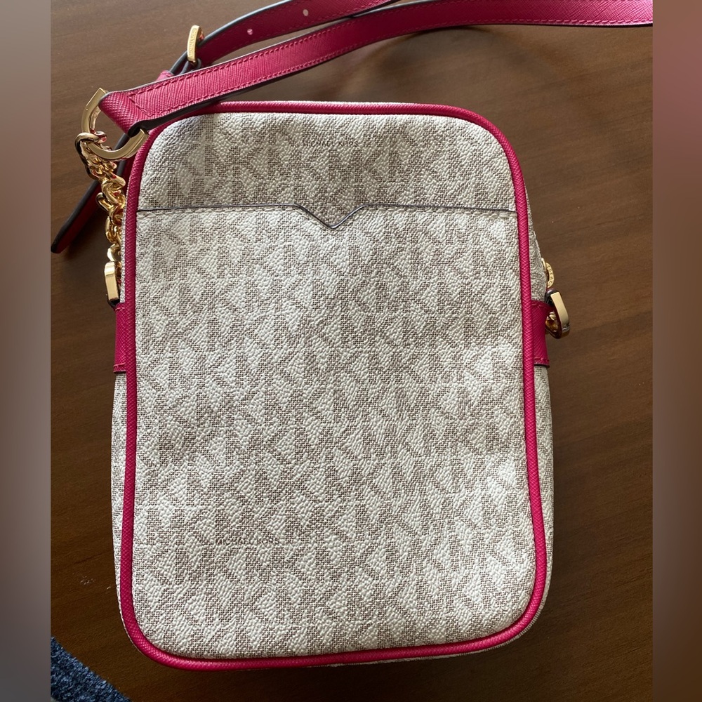 Michael Kors Cream & Pink Logo Crossbody Bag – Jet Set Small Camera Style - Picture 5 of 9